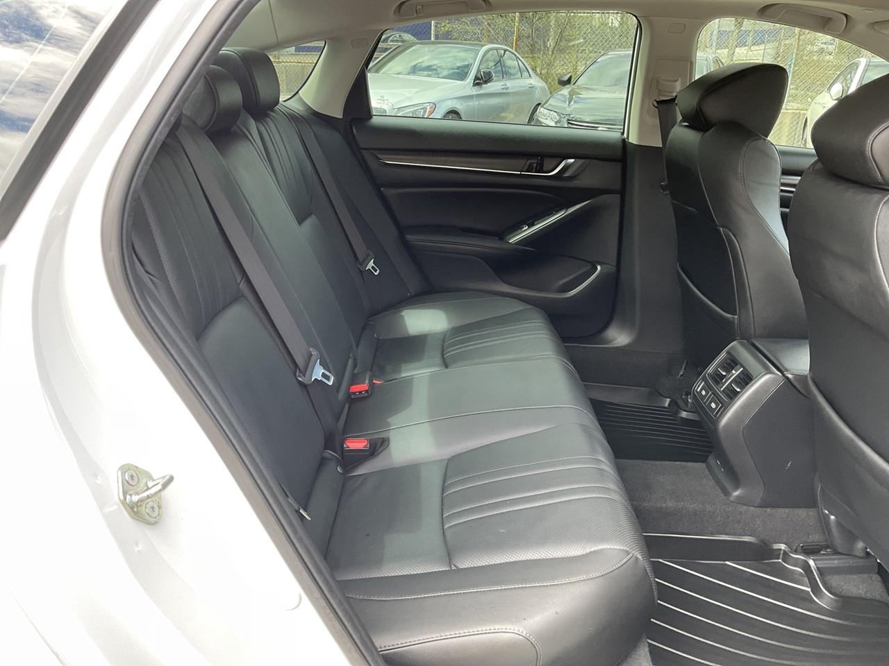 2019 Honda Accord Touring 2.0T - LTHR! NAV! BACK-UP CAM! BSM! SUNROO Photo
