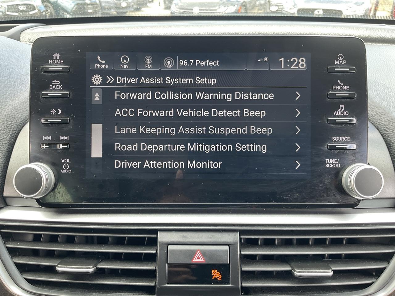 2019 Honda Accord Touring 2.0T - LTHR! NAV! BACK-UP CAM! BSM! SUNROO Photo