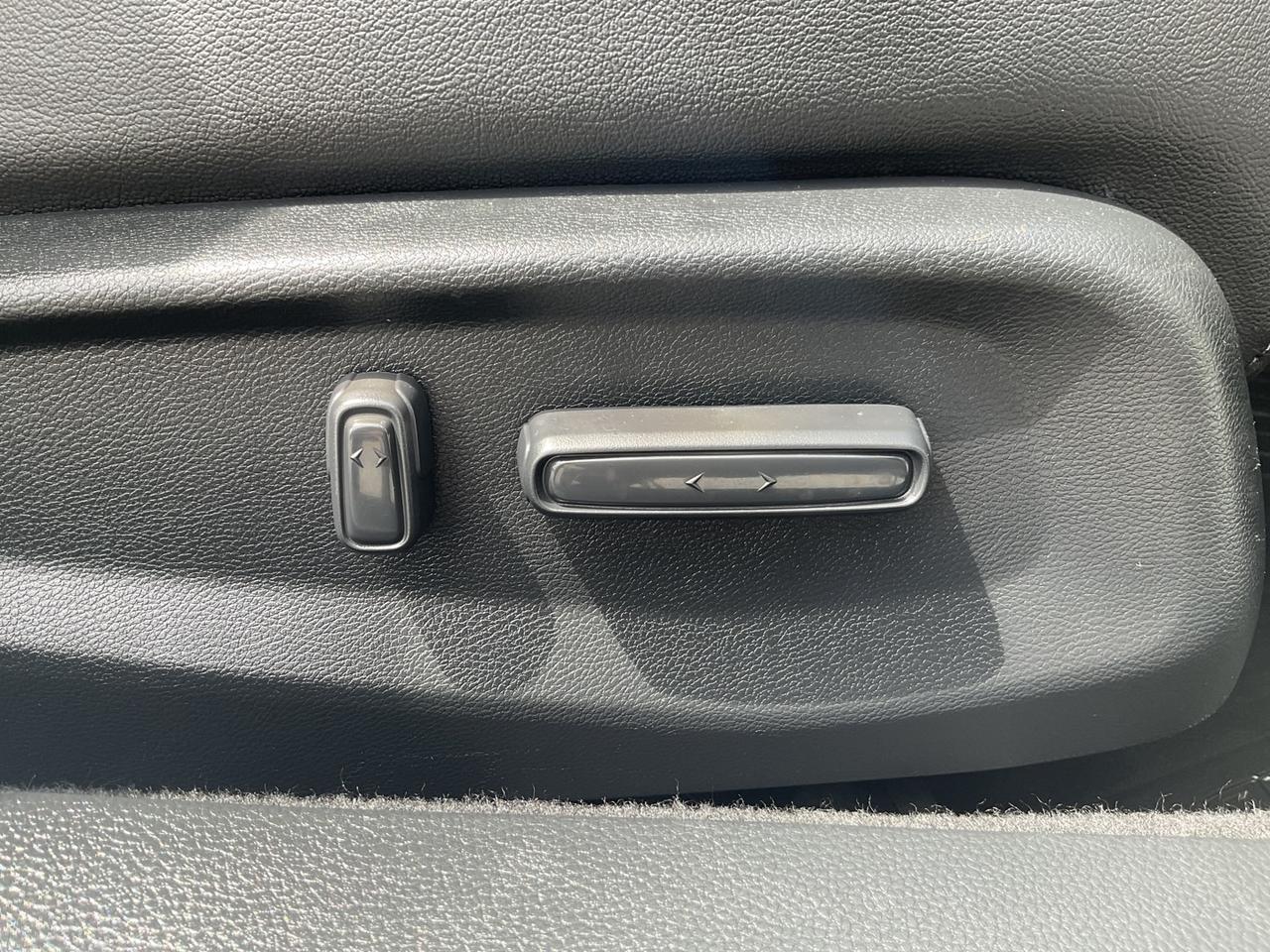 2019 Honda Accord Touring 2.0T - LTHR! NAV! BACK-UP CAM! BSM! SUNROO Photo