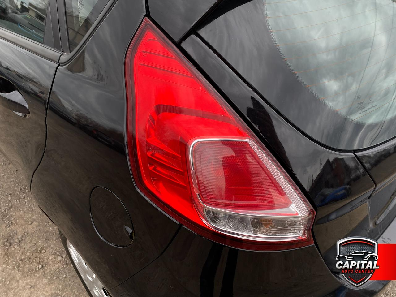 2014 Ford Fiesta SE Photo