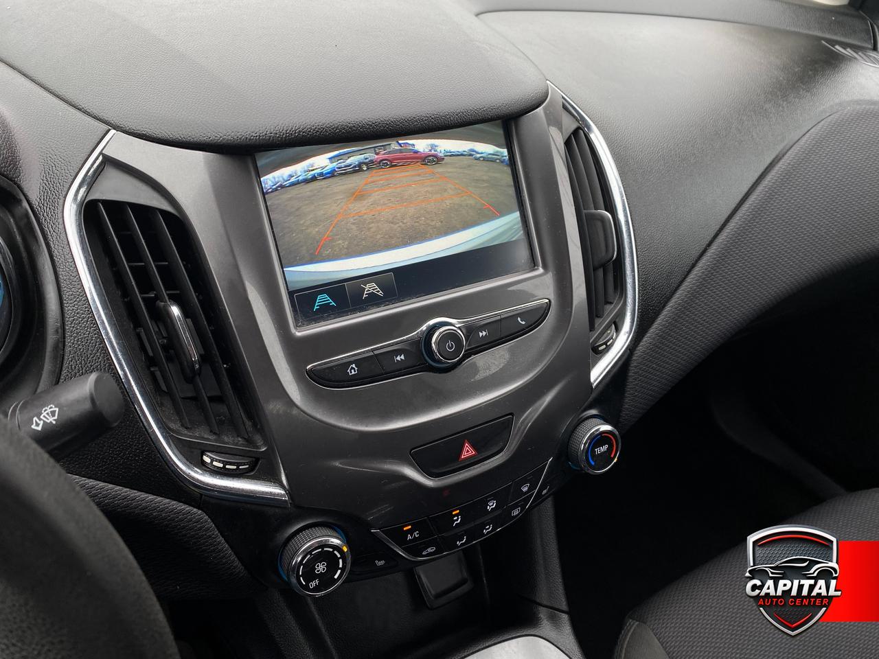 2017 Chevrolet Cruze LT Photo