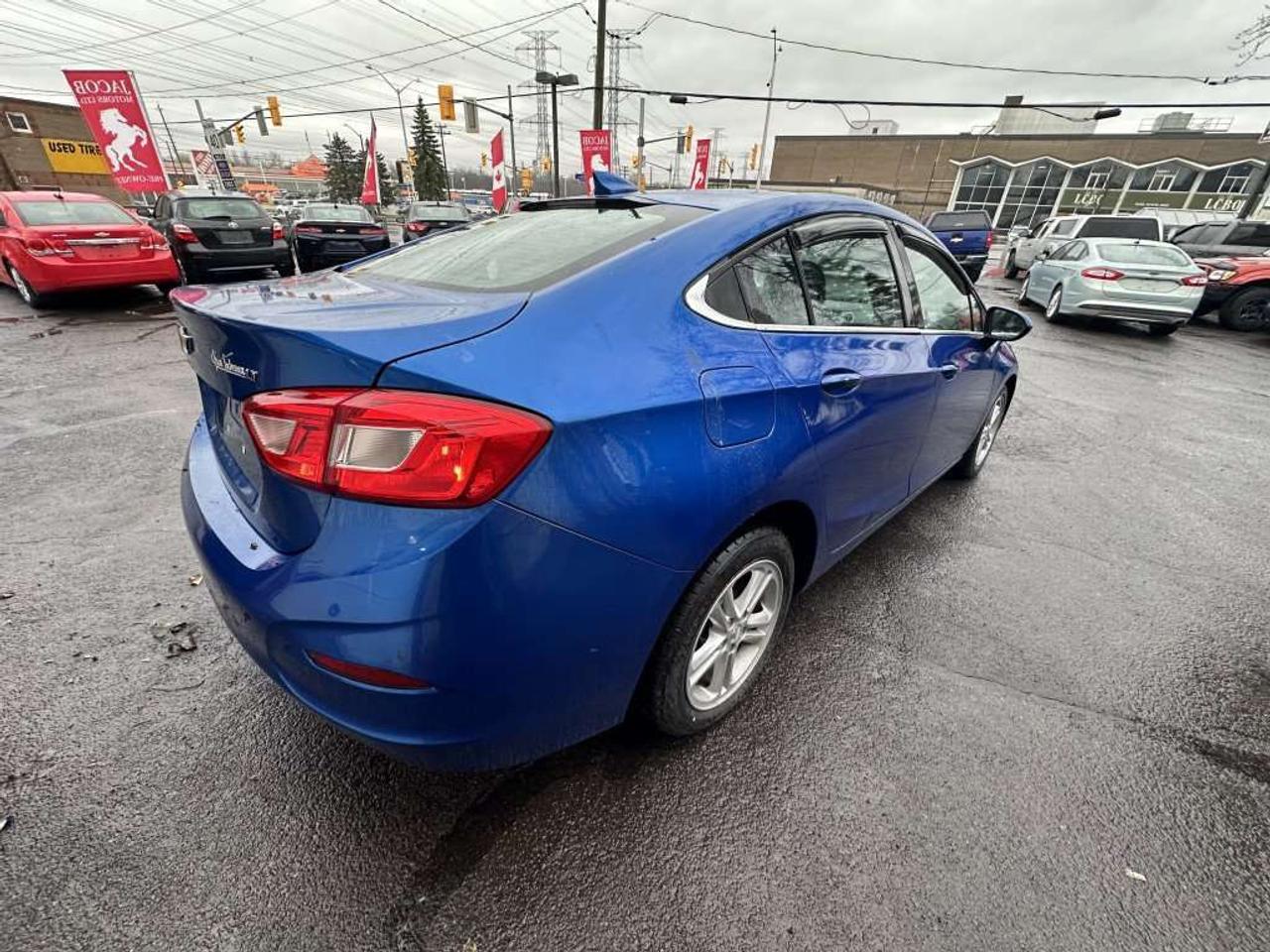 2017 Chevrolet Cruze LT Photo3
