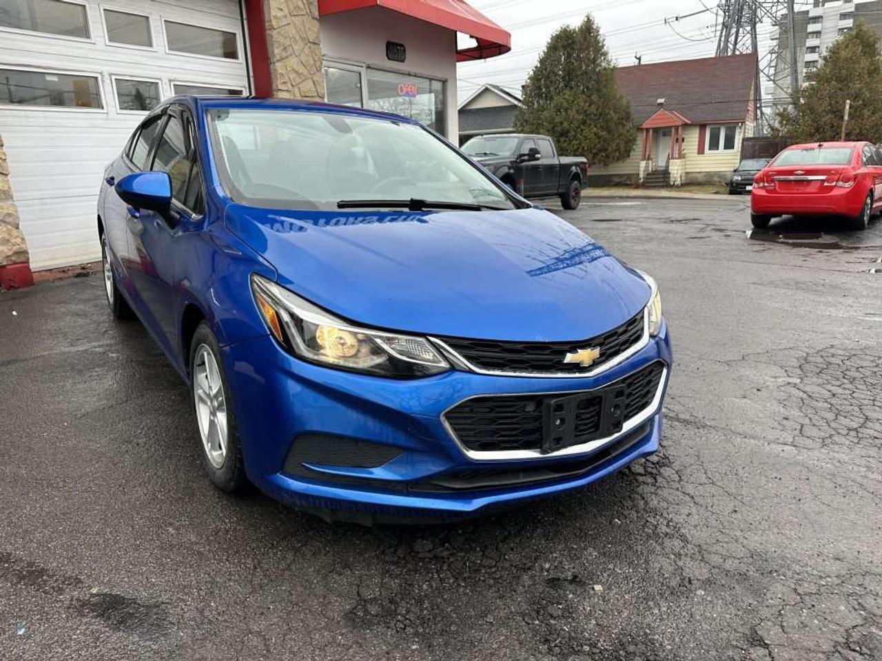 2017 Chevrolet Cruze LT Photo4
