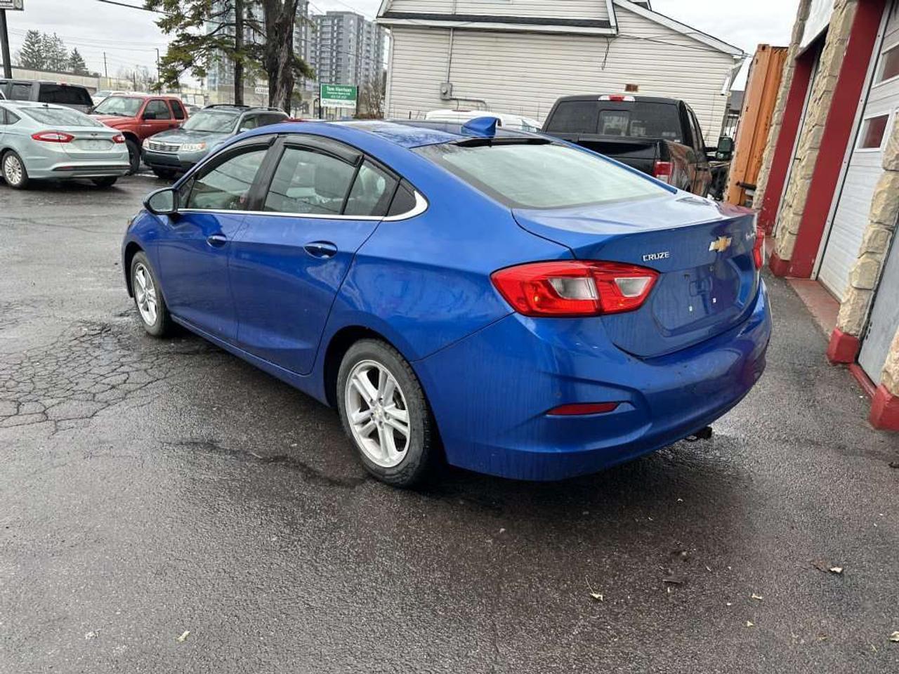 2017 Chevrolet Cruze LT Photo