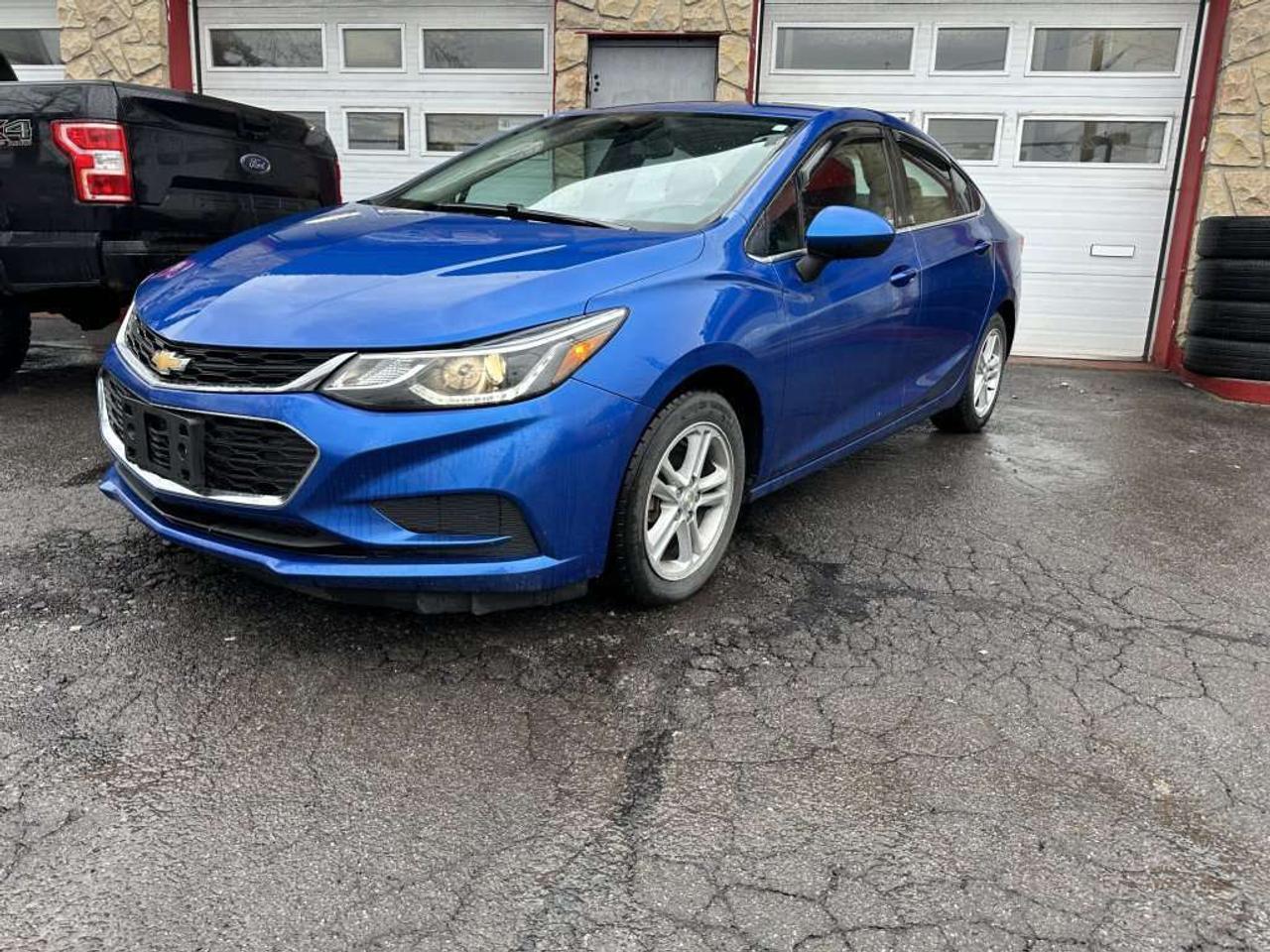 2017 Chevrolet Cruze LT Photo