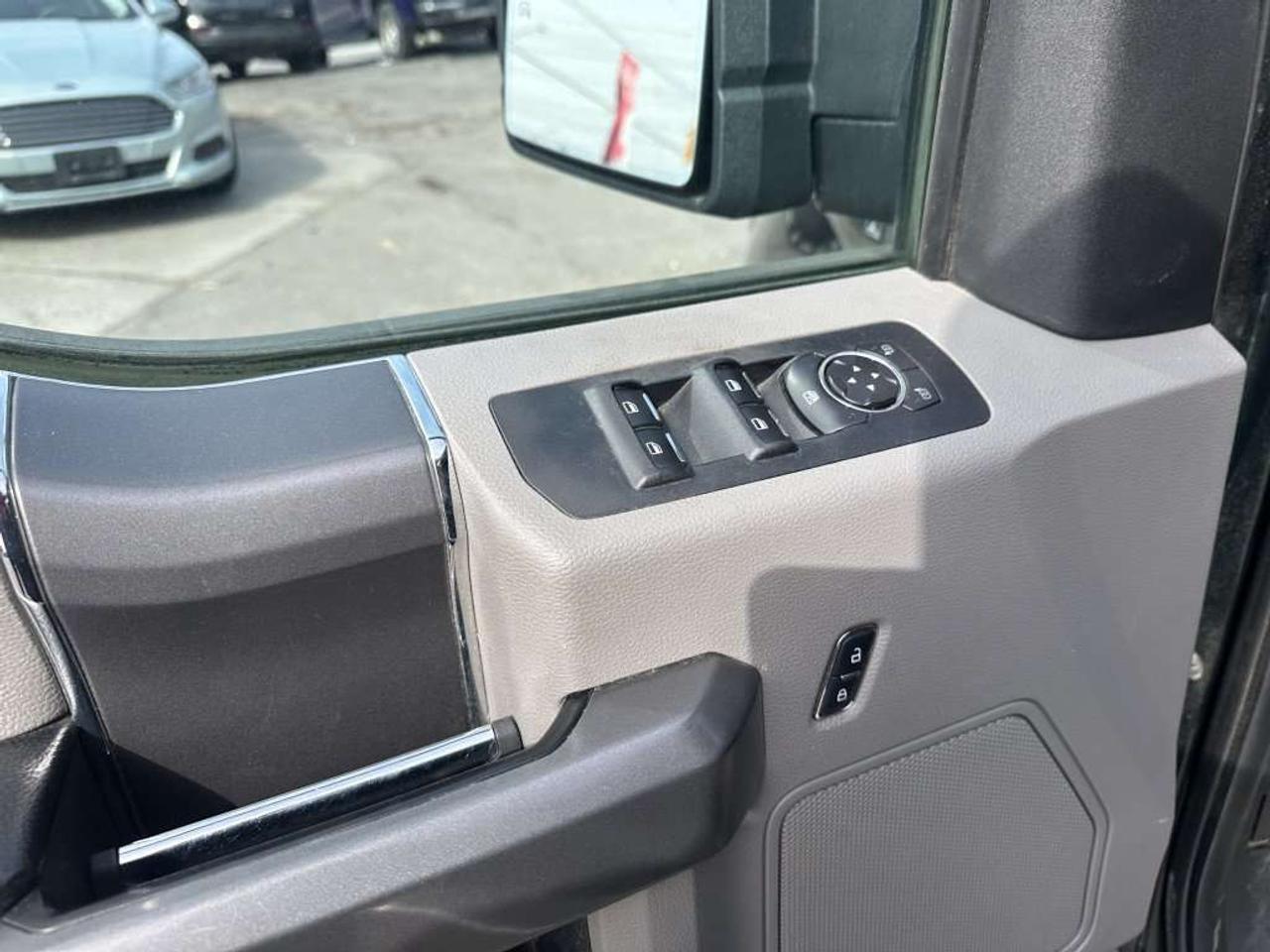2015 Ford F-150 XLT Photo