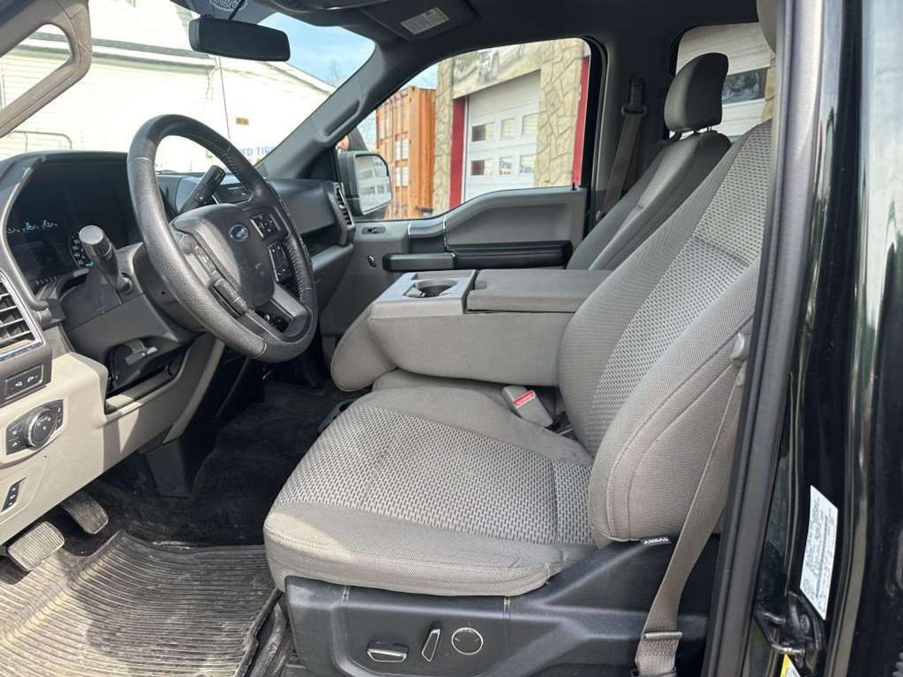 2015 Ford F-150 XLT Photo