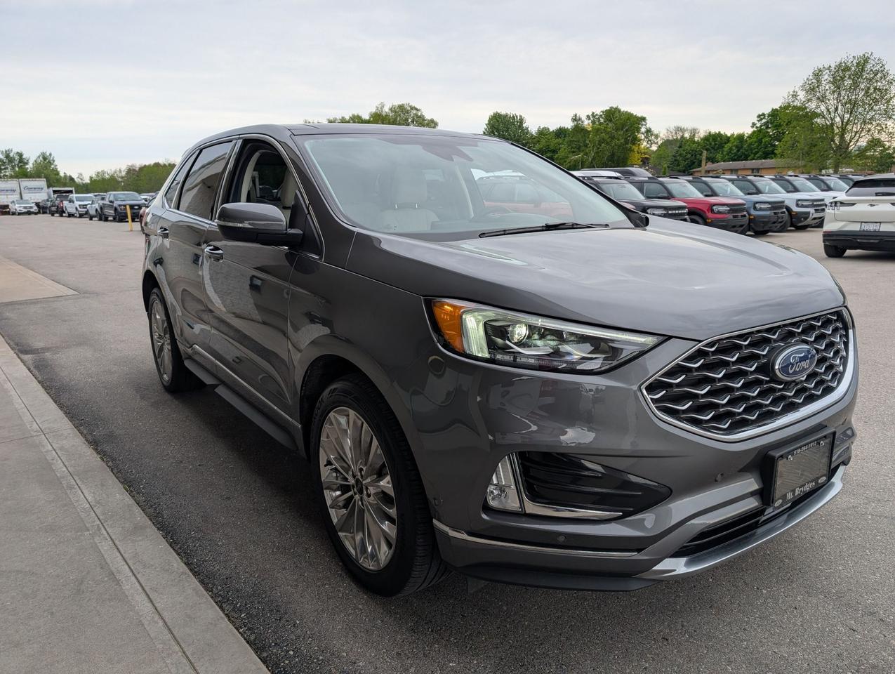 2024 Ford Edge Titanium AWD Photo2