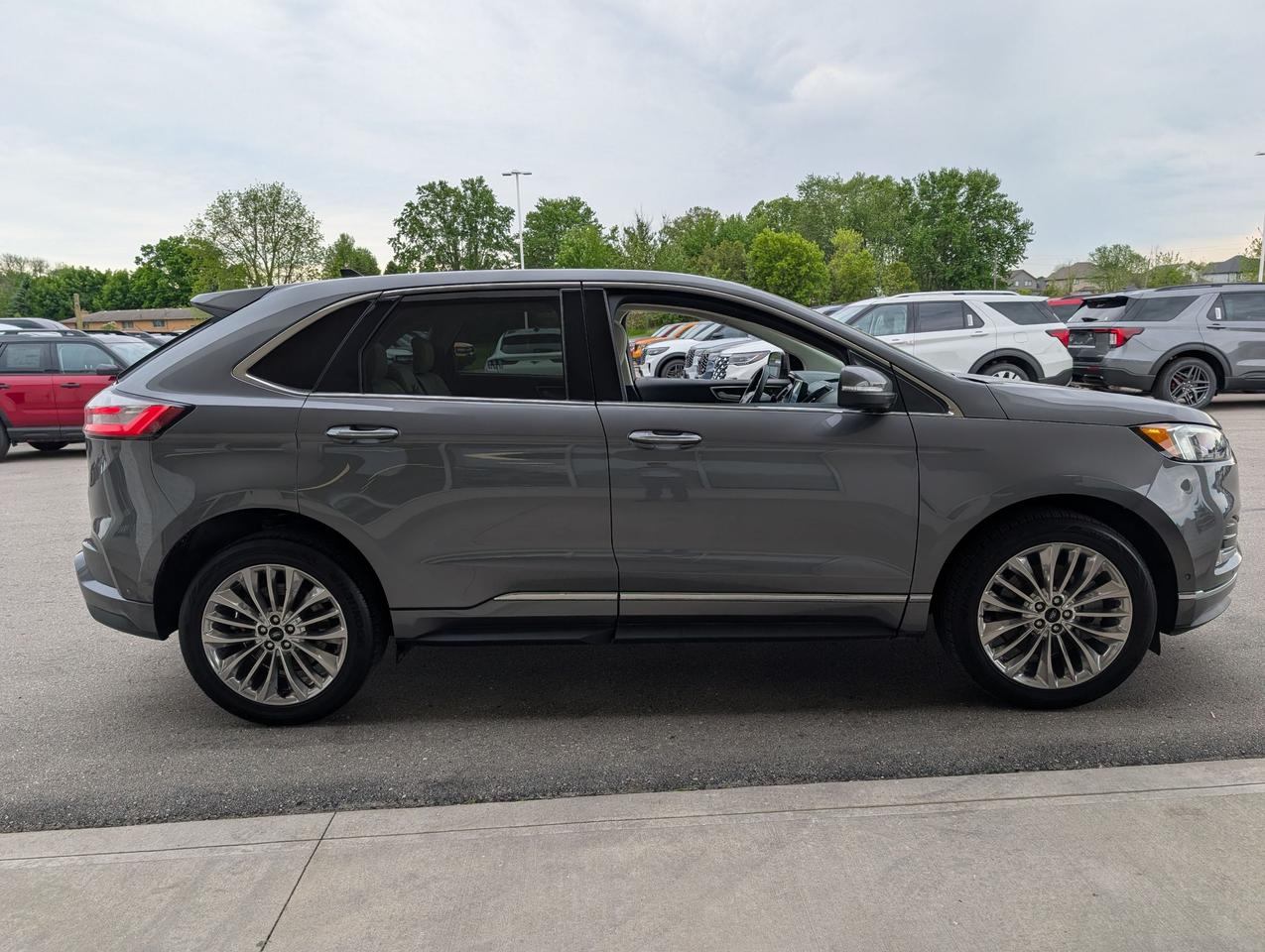 2024 Ford Edge Titanium AWD Photo3