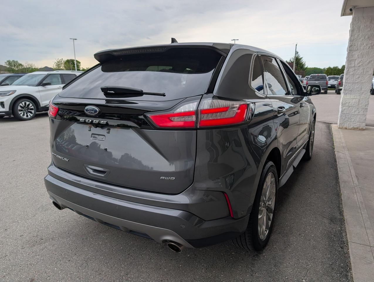 2024 Ford Edge Titanium AWD Photo4