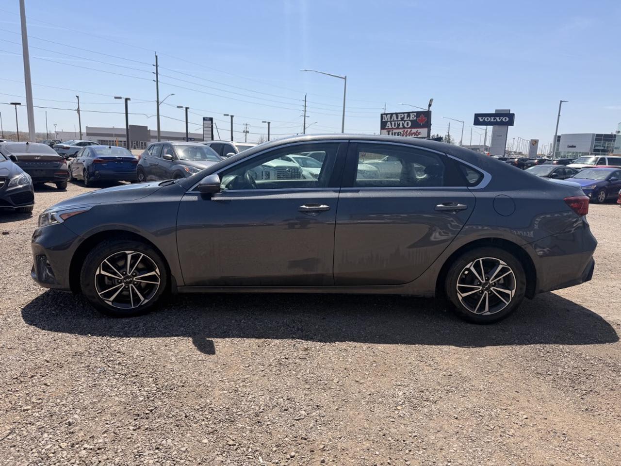 2022 Kia Forte EX   CAMERA   CARPLAY   HTD SEATS & STEERING Photo