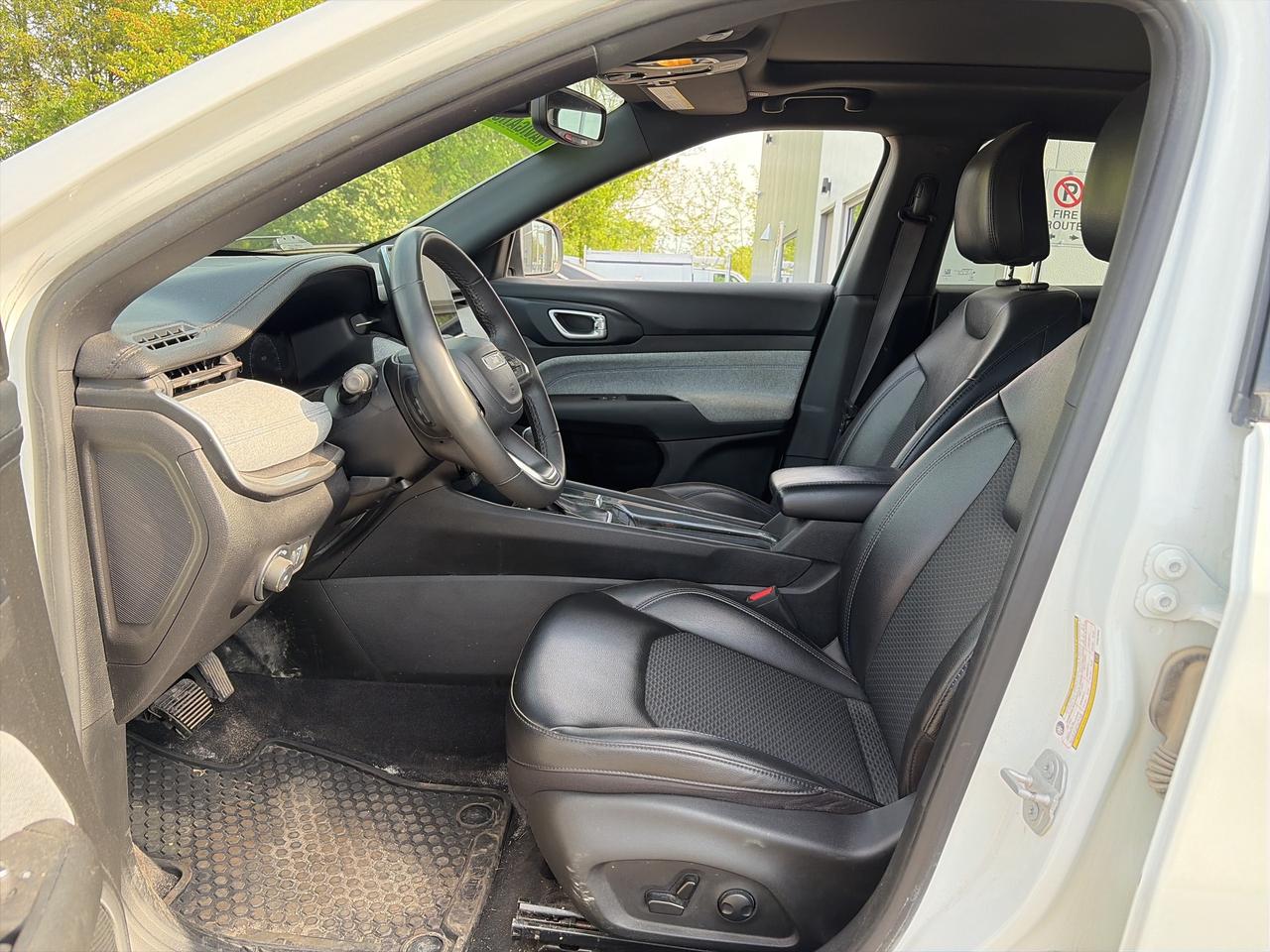 2023 Jeep Compass North 4x4   Clean Carfax Photo