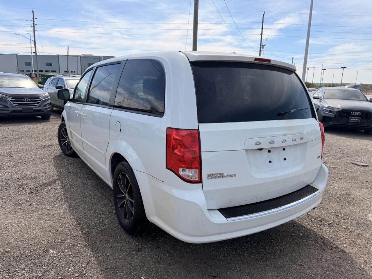 2017 Dodge Grand Caravan GT   NAV  LEATHER   CAMERA   HTD SEATS Photo4