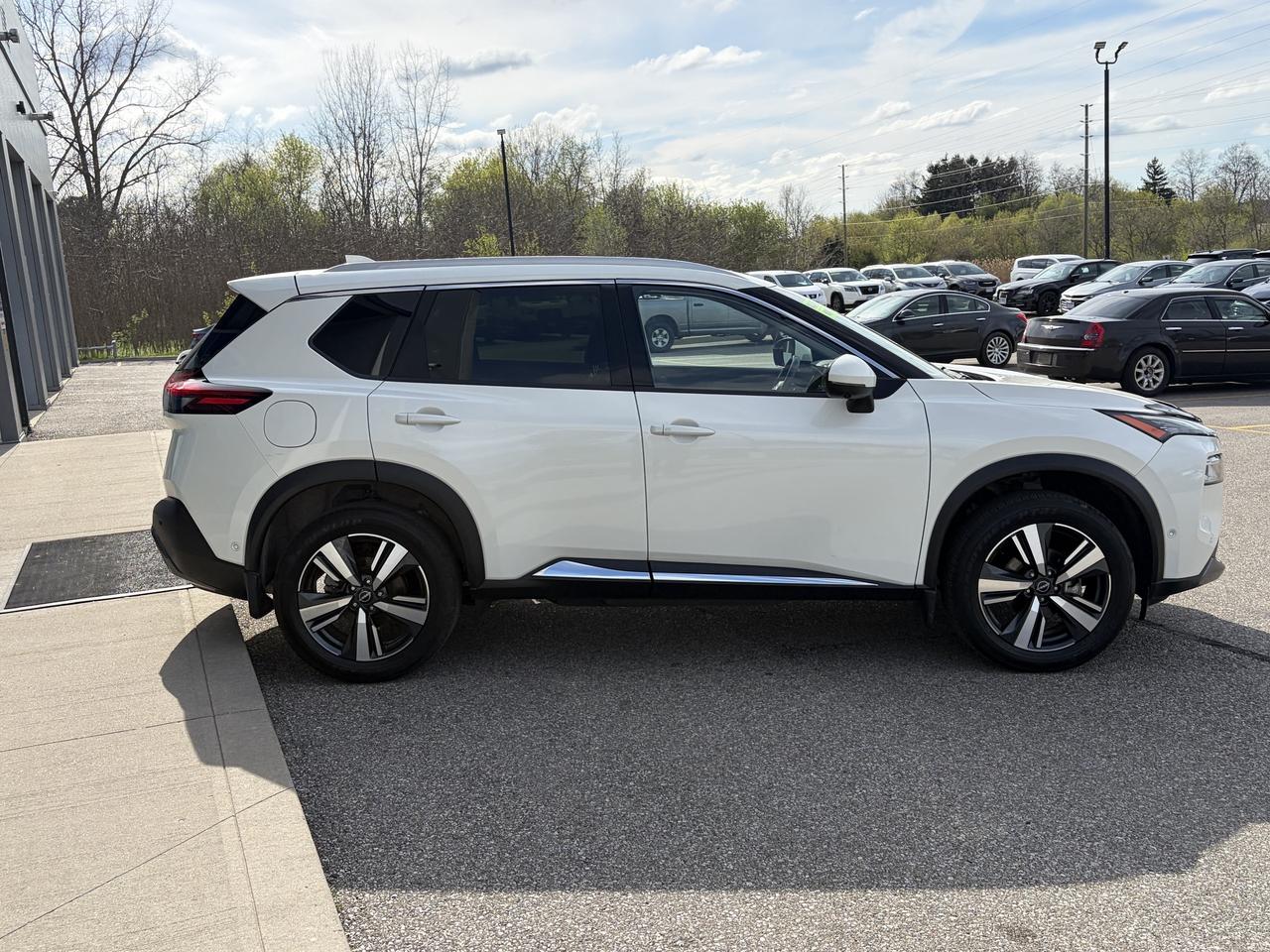2023 Nissan Rogue SL   Loaded   Factory Warranty   AWD Clean Carfax Photo