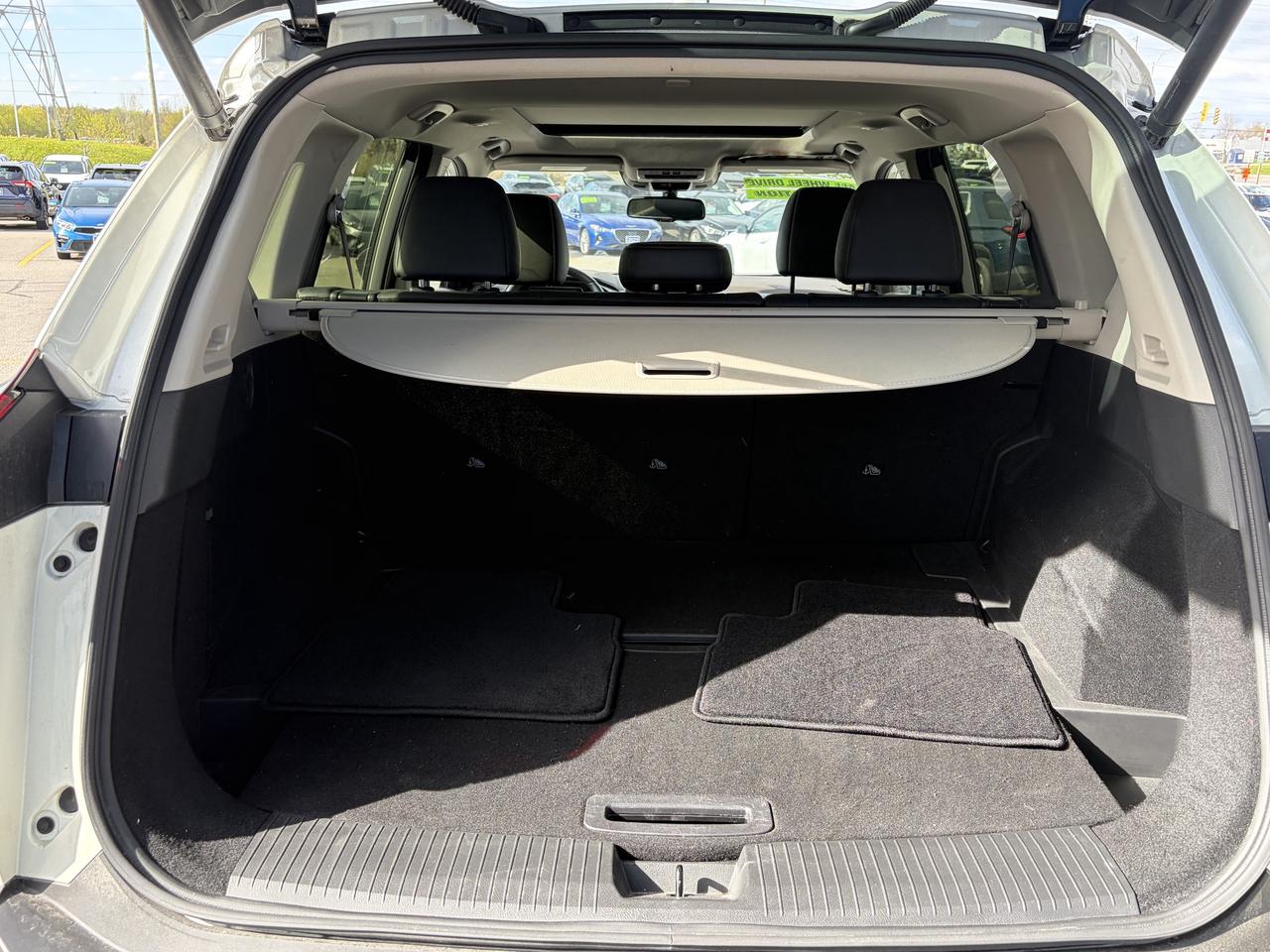 2023 Nissan Rogue SL   Loaded   Factory Warranty   AWD Clean Carfax Photo