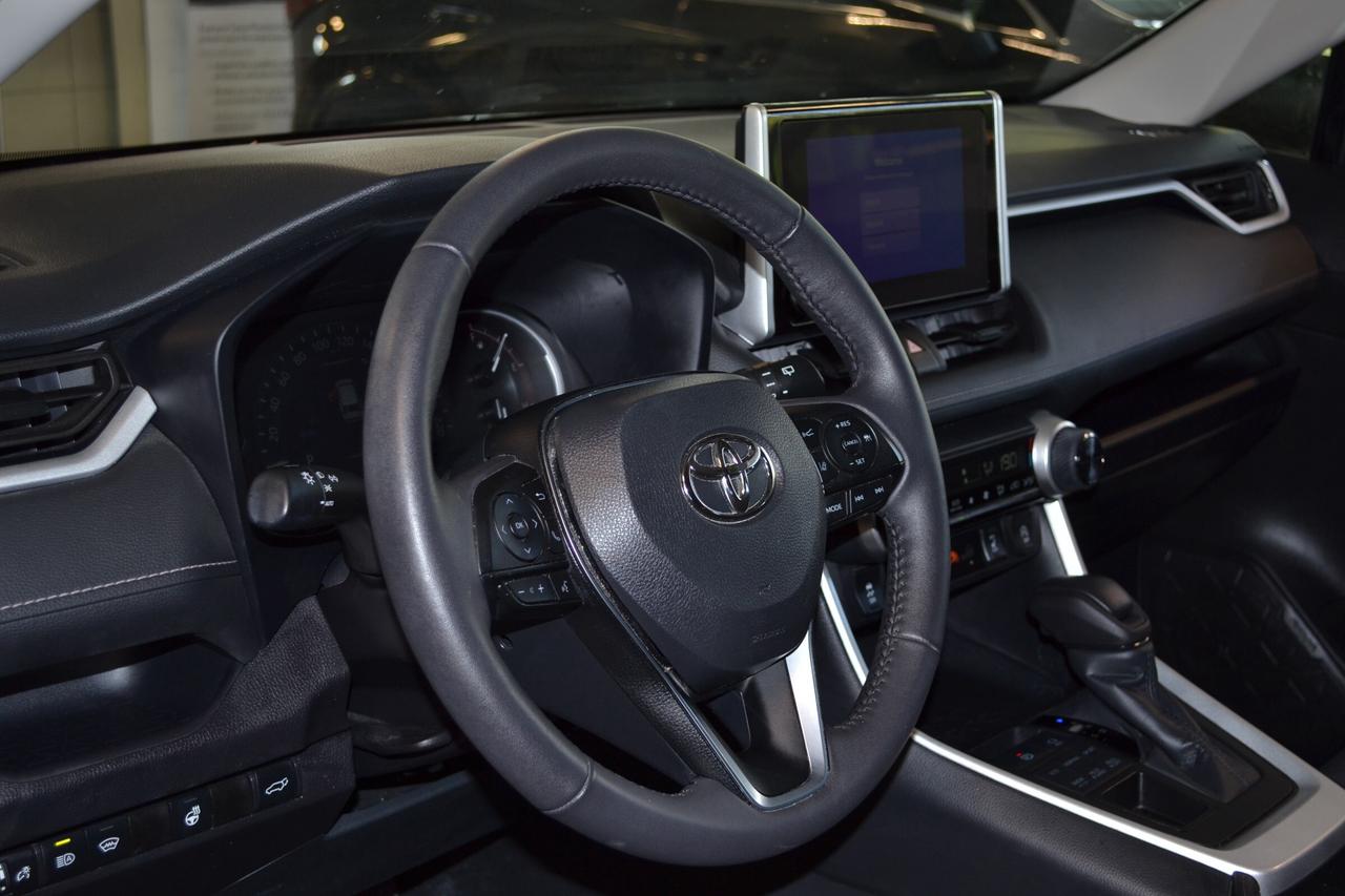 2025 Toyota RAV4 XLE Photo