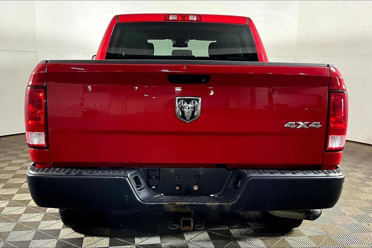 2017 RAM 1500 4WD Crew Cab 140.5 Express *Ltd Avail* Photo