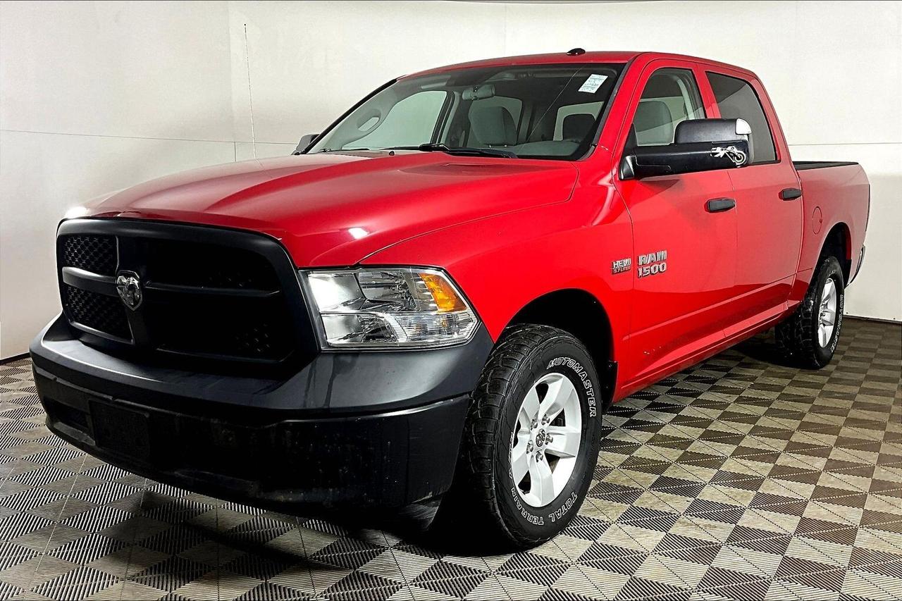 2017 RAM 1500 4WD Crew Cab 140.5 Express *Ltd Avail* Photo