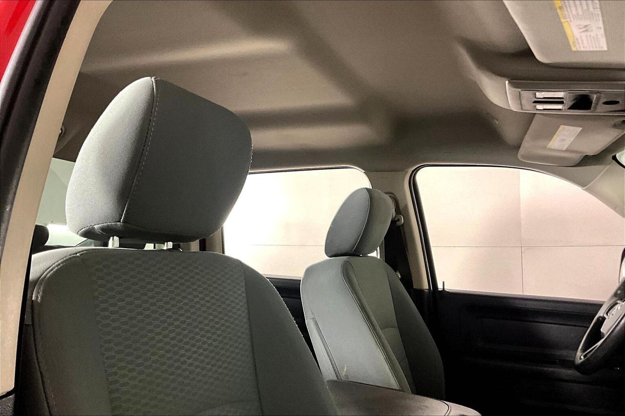 2017 RAM 1500 4WD Crew Cab 140.5 Express *Ltd Avail* Photo