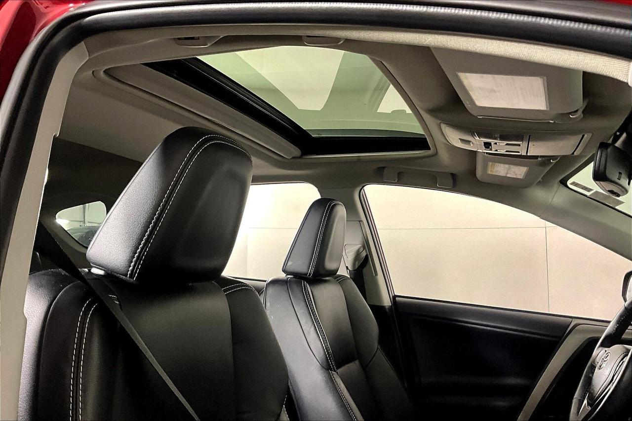 2018 Toyota RAV4 AWD LIMITED Photo