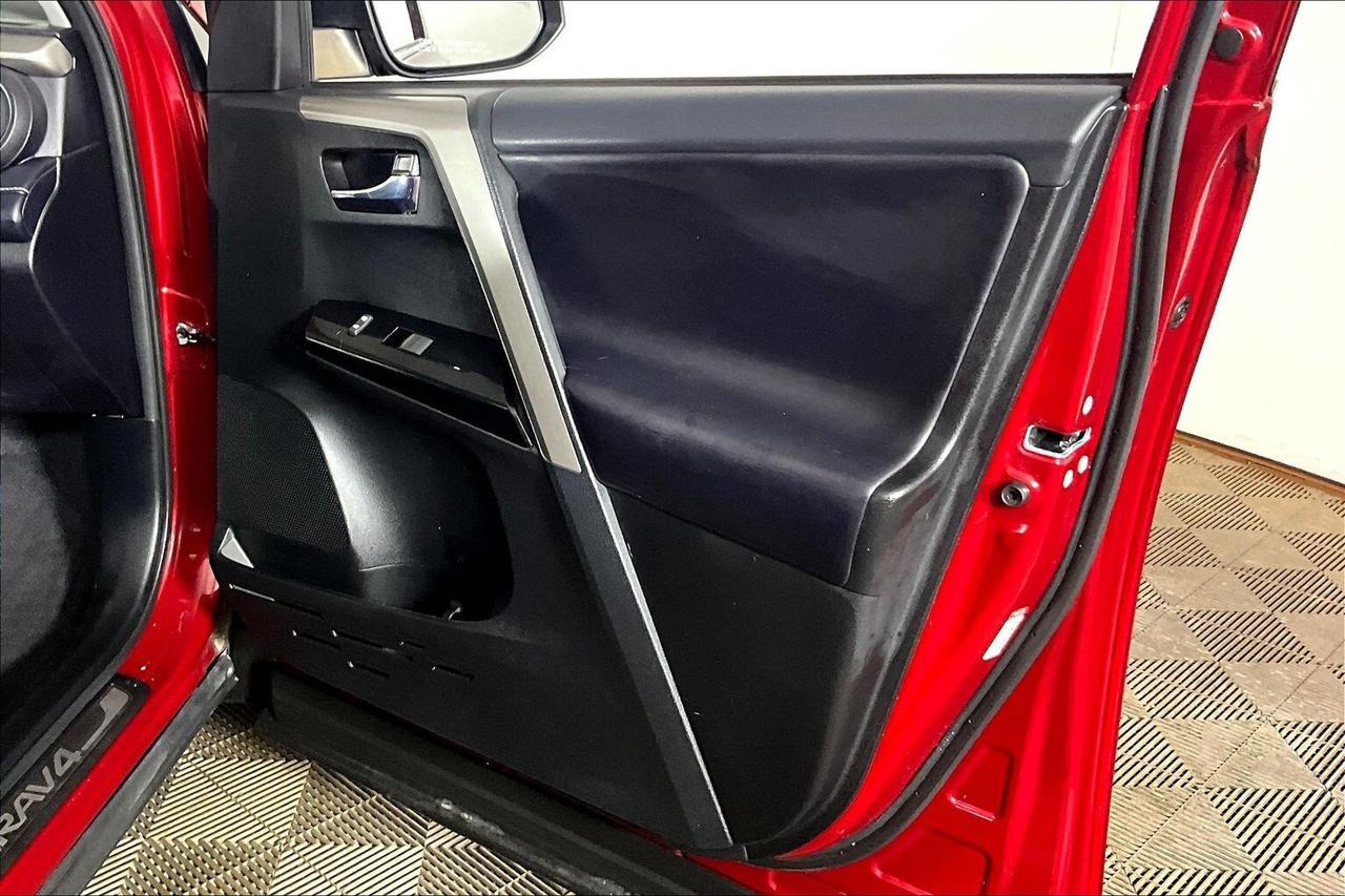 2018 Toyota RAV4 AWD LIMITED Photo