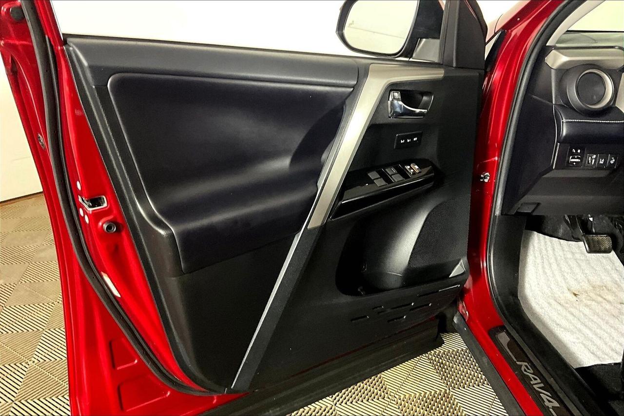 2018 Toyota RAV4 AWD LIMITED Photo