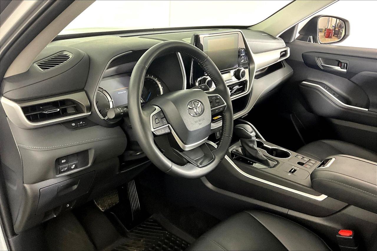 2024 Toyota Highlander HYBRID xle awd Photo