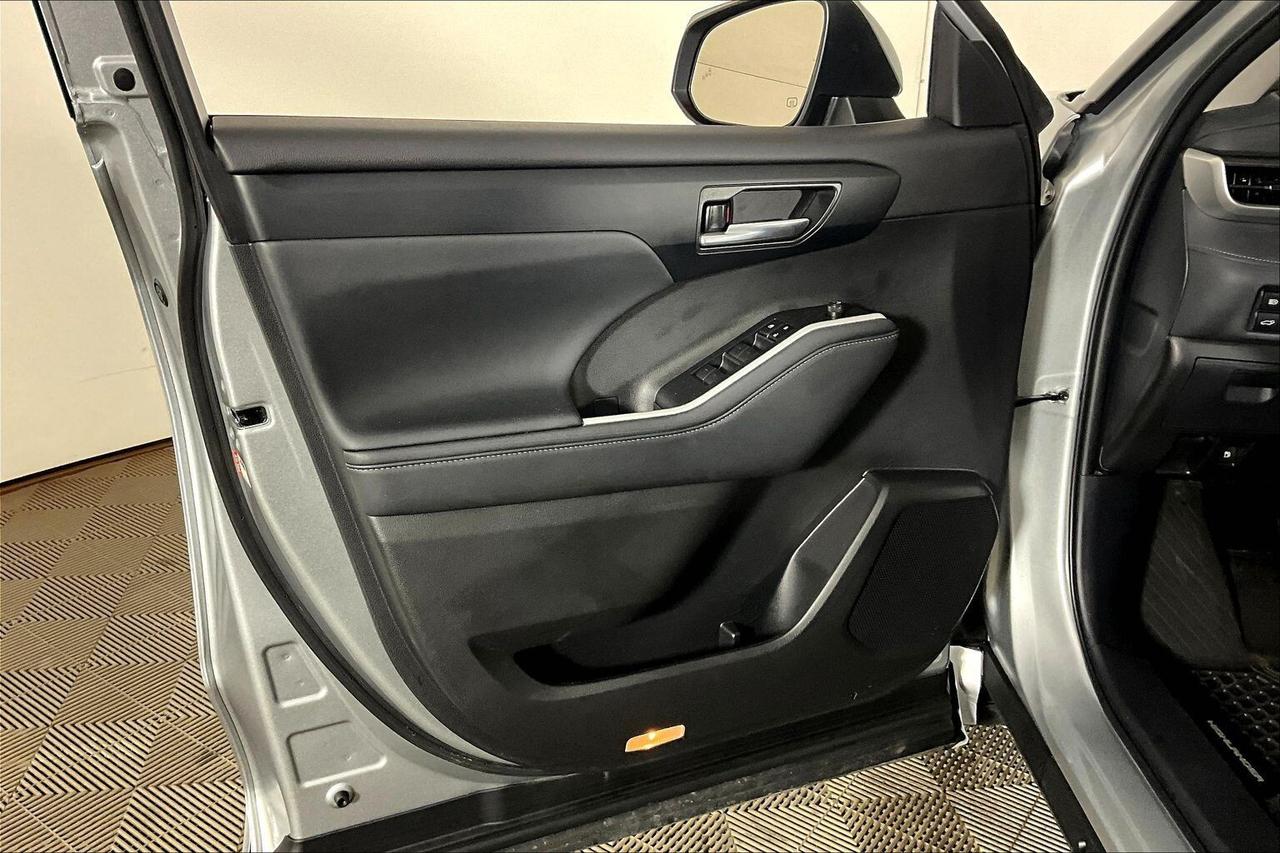 2024 Toyota Highlander HYBRID xle awd Photo