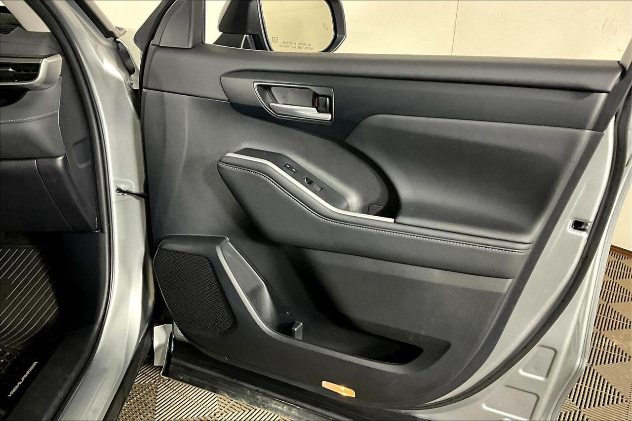 2024 Toyota Highlander HYBRID xle awd Photo