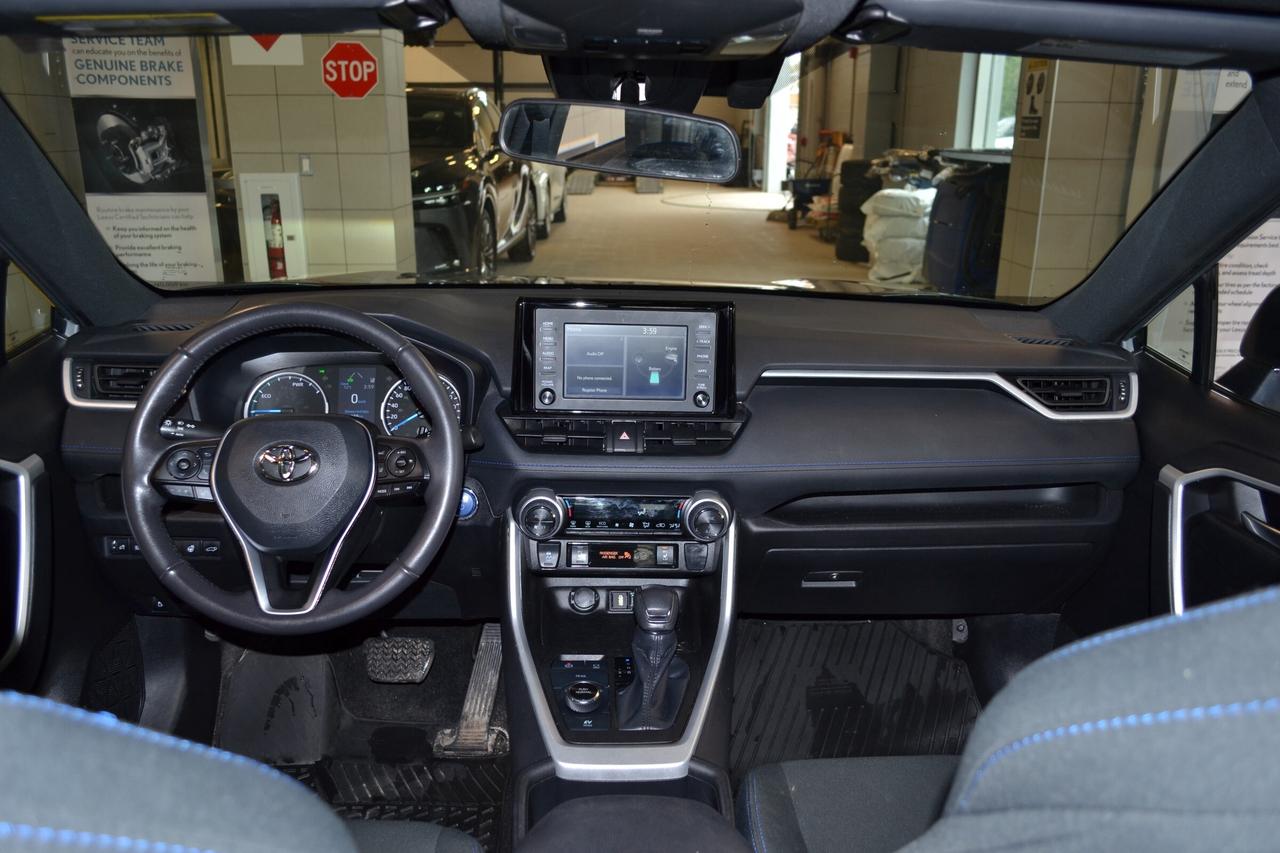 2022 Toyota RAV4 Hybrid SE Photo2