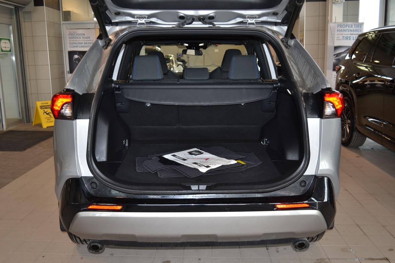 2022 Toyota RAV4 Hybrid SE Photo