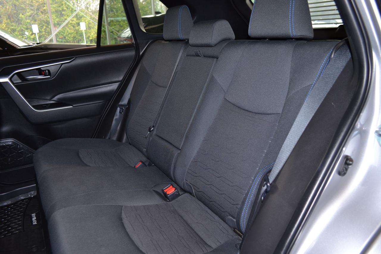 2022 Toyota RAV4 Hybrid SE Photo