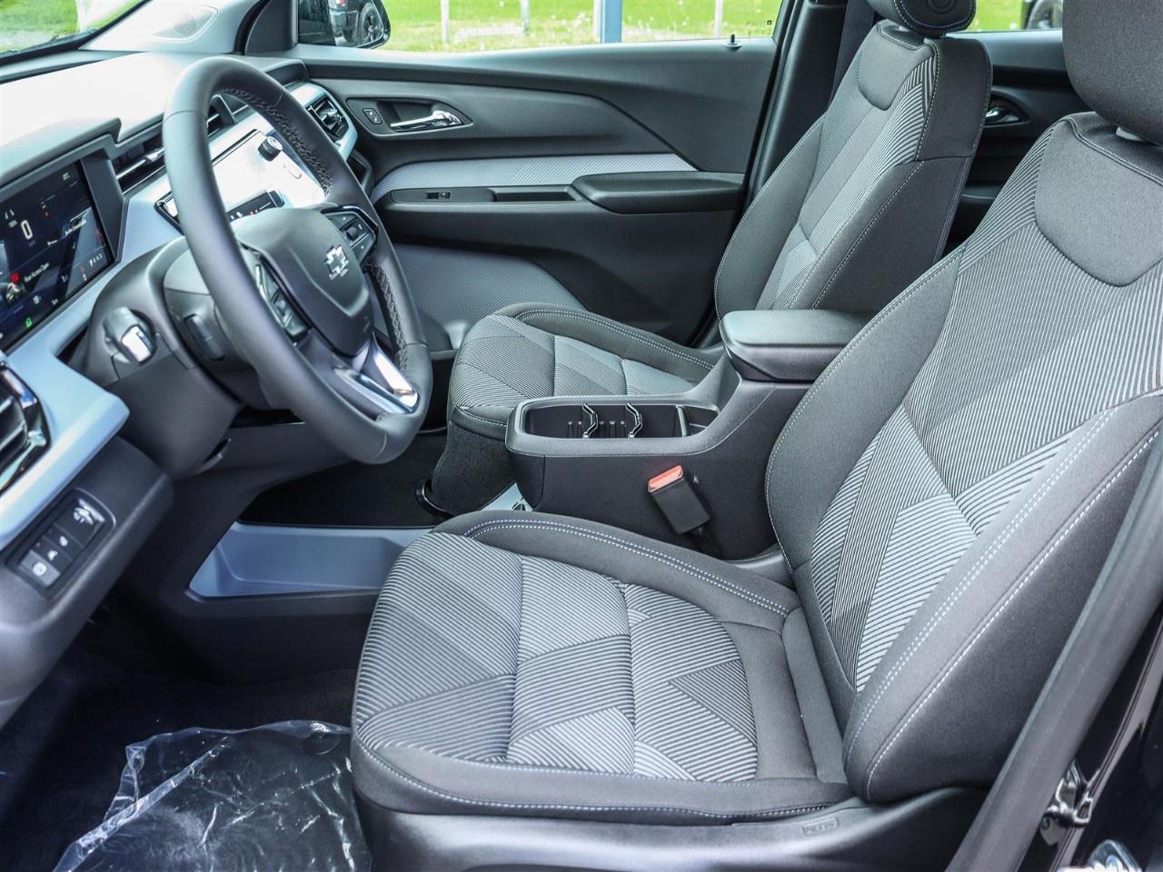 2027 Chevrolet Bolt FWD 4dr LT Photo