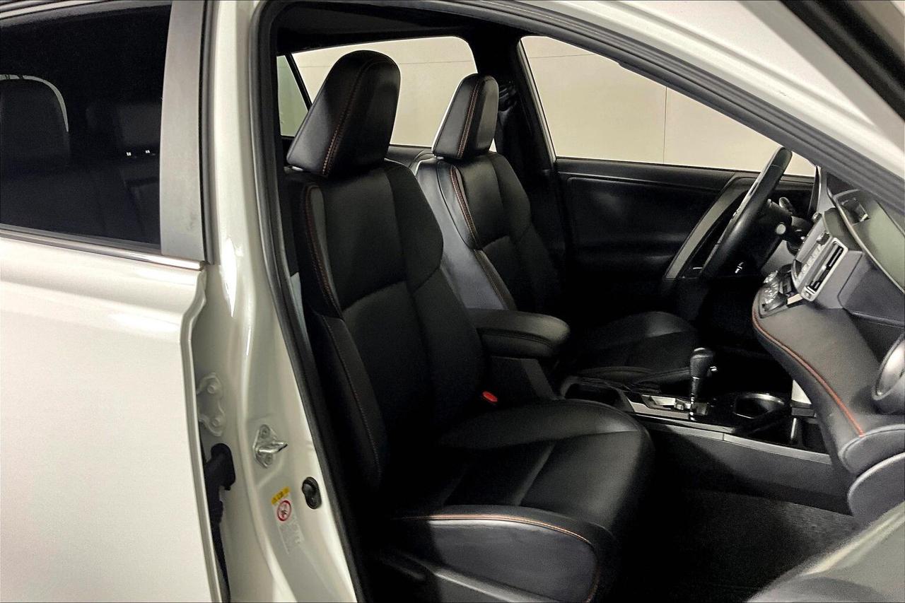 2016 Toyota RAV4 AWD 4dr SE Photo