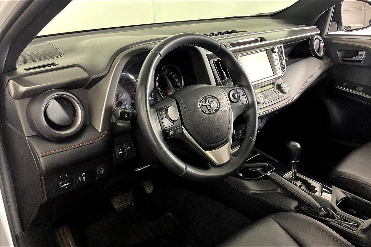 2016 Toyota RAV4 AWD 4dr SE Photo