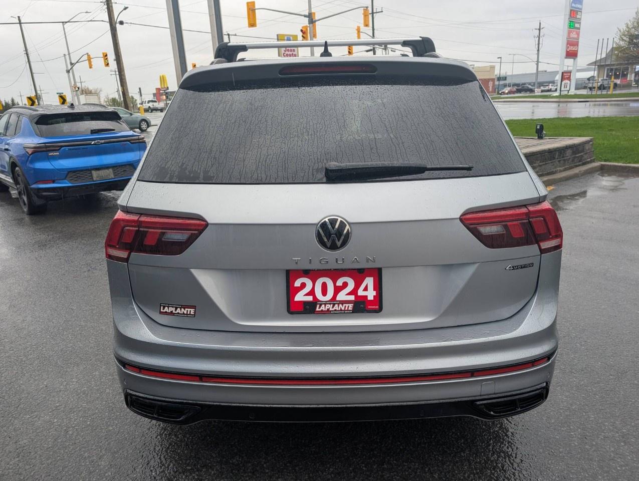 2024 Volkswagen Tiguan Comfortline R-Line Black Edition 4MOTION Photo