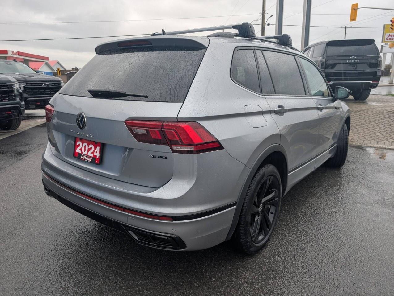 2024 Volkswagen Tiguan Comfortline R-Line Black Edition 4MOTION Photo3