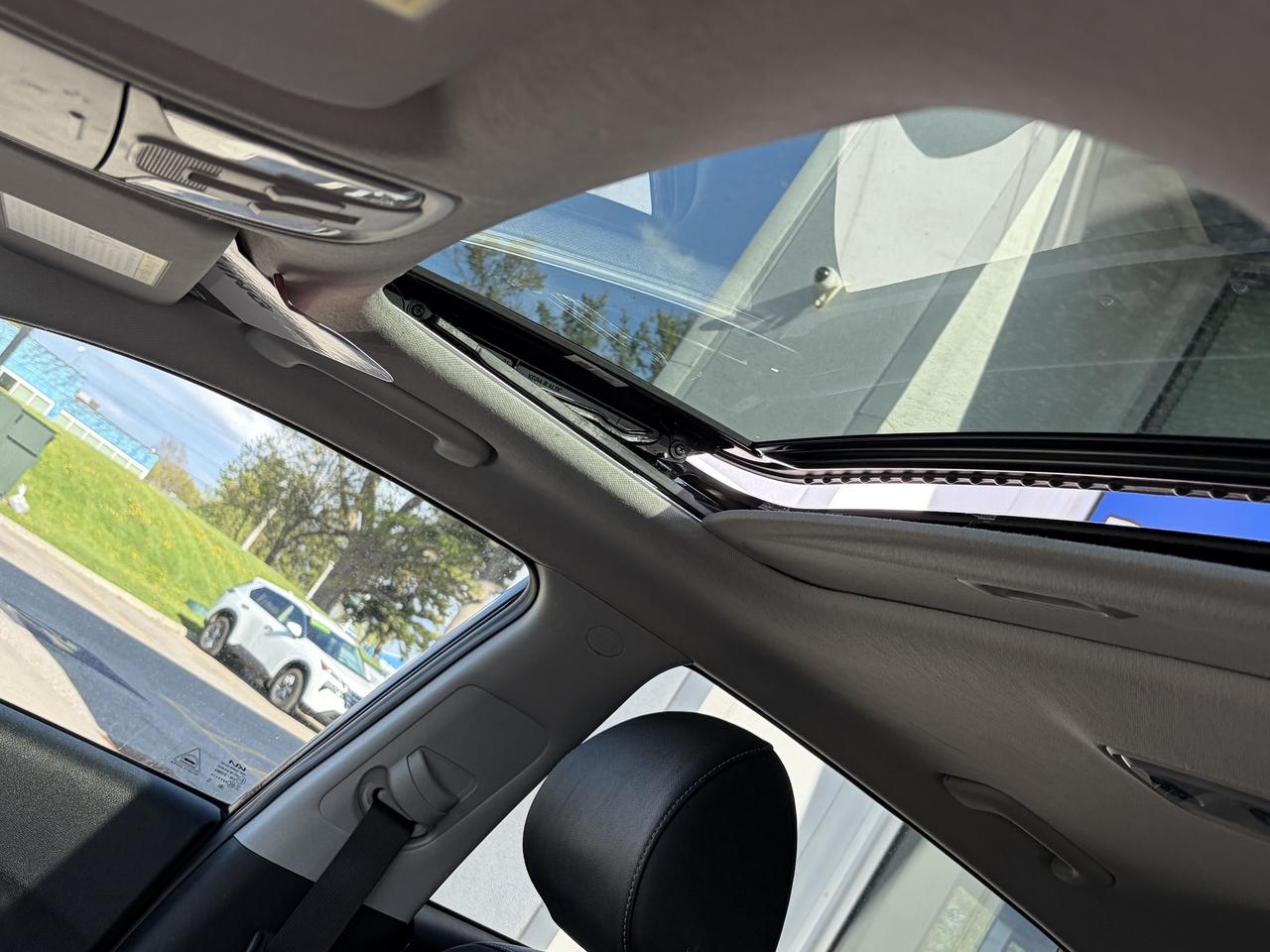 2022 Kia Niro Plug-In Hybrid EX Premium FWD   Clean Carfax Photo