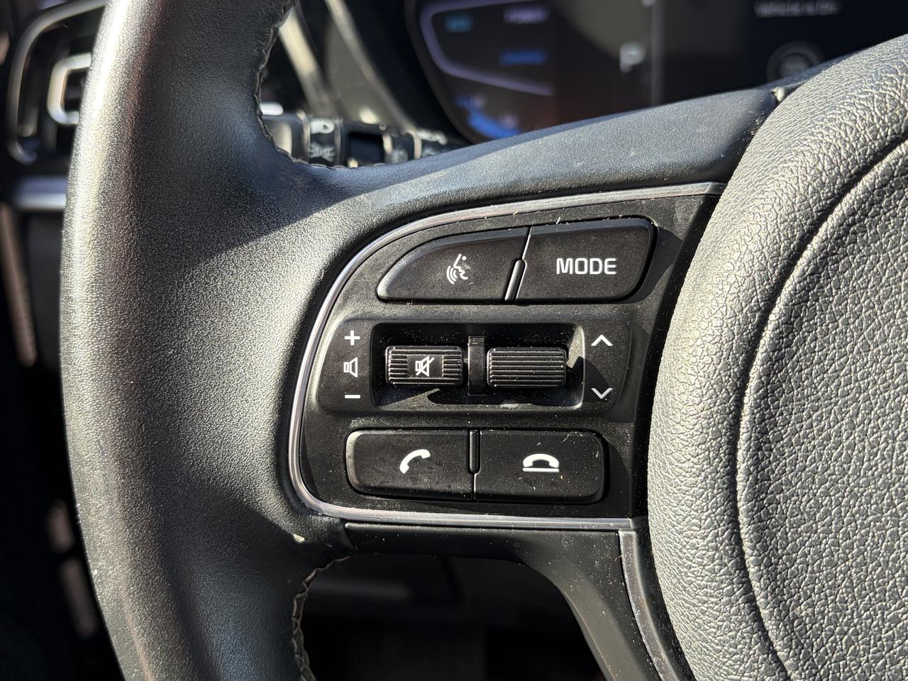 2022 Kia Niro Plug-In Hybrid EX Premium FWD   Clean Carfax Photo