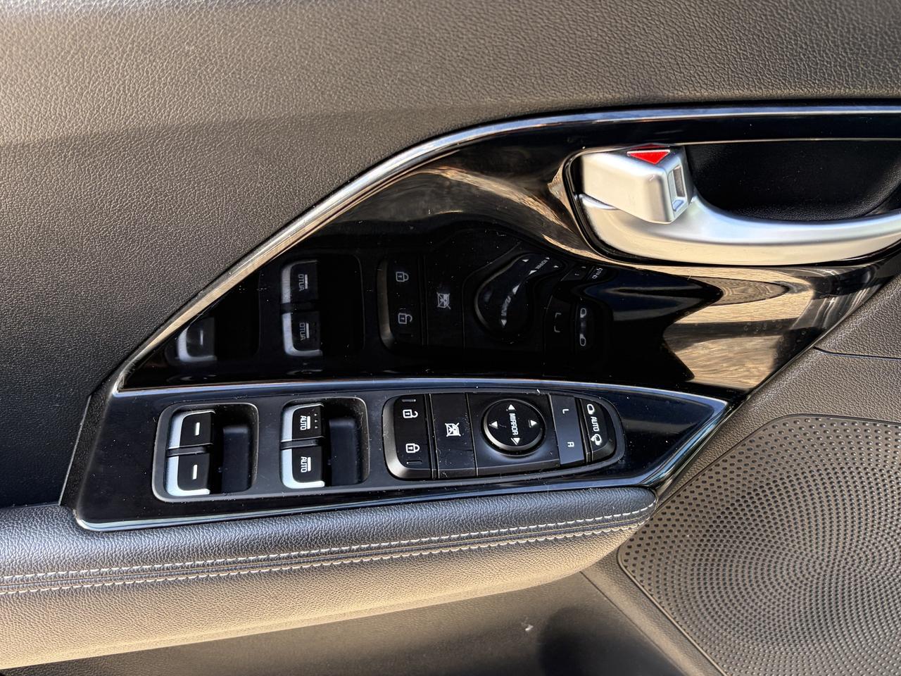 2022 Kia Niro Plug-In Hybrid EX Premium FWD   Clean Carfax Photo