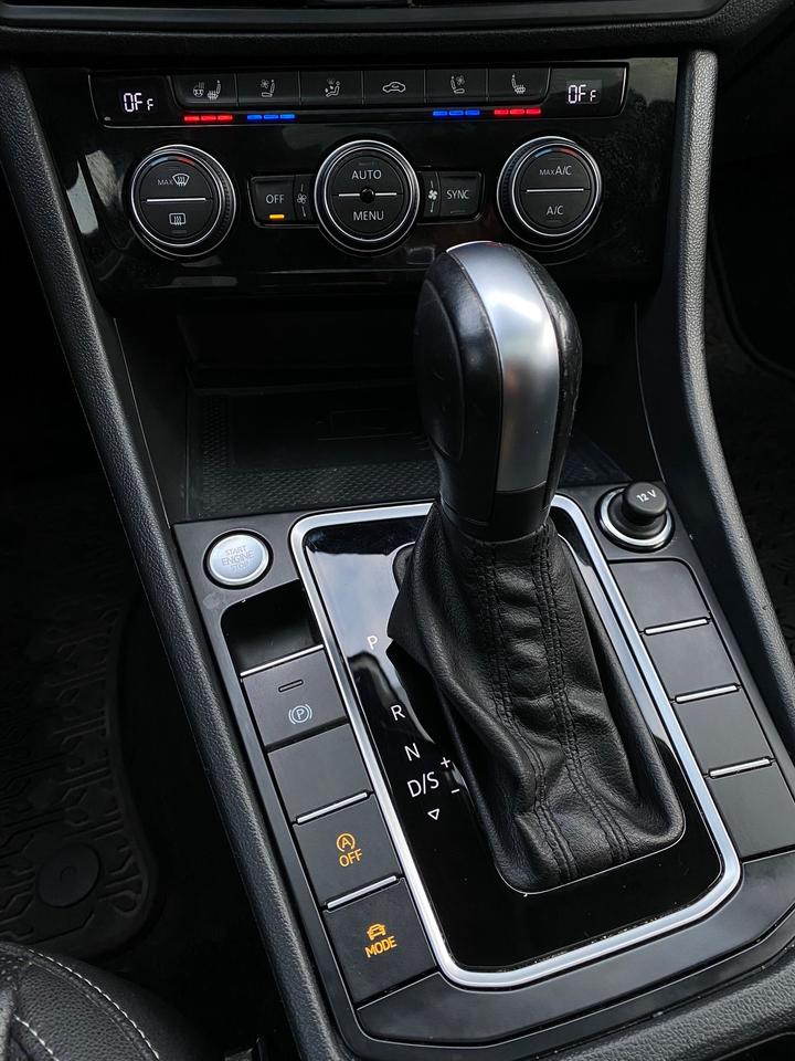 2020 Volkswagen Jetta Execline | SUNROOF | LEATHER Photo