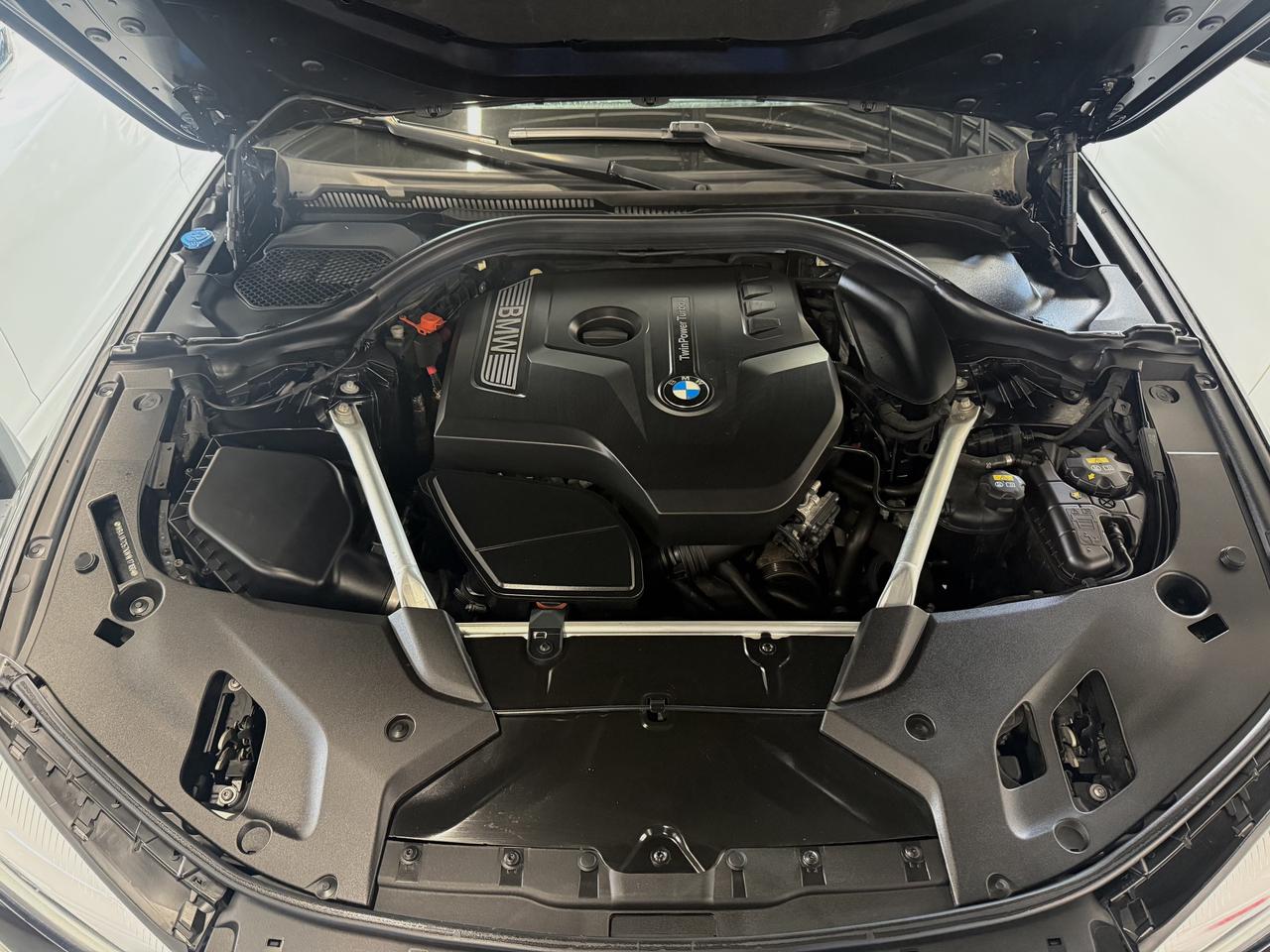 2019 BMW 5 Series No Accidents l M-Sport l X-Drive l 250HP l 4Cyl Photo