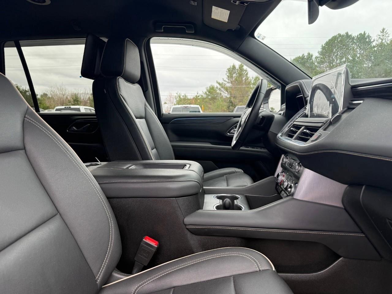 2024 GMC Yukon SLT ALL WEATHER MATS. RUNNING BOARDS. REAR SEAT ME Photo