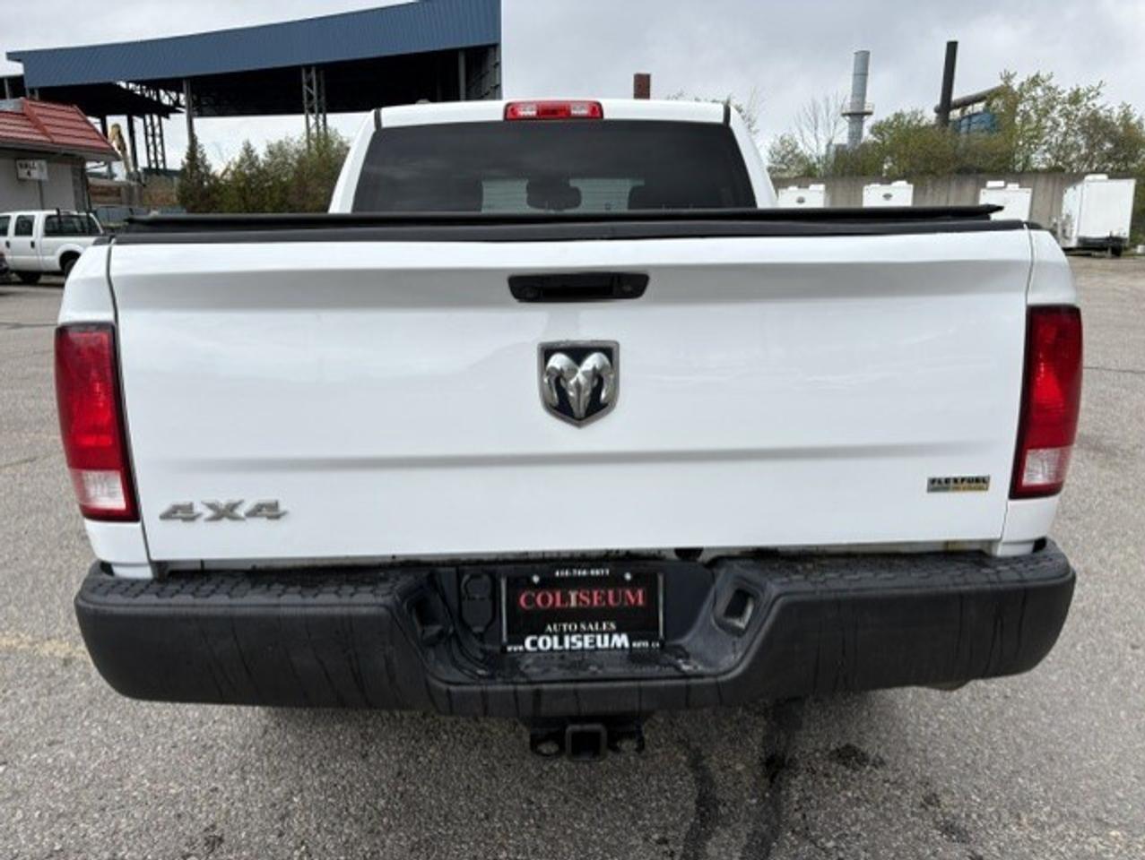 2017 RAM 1500 4X4 V6 CREW CAB-TONNEAU-CAMERA-REMOTE START! Photo