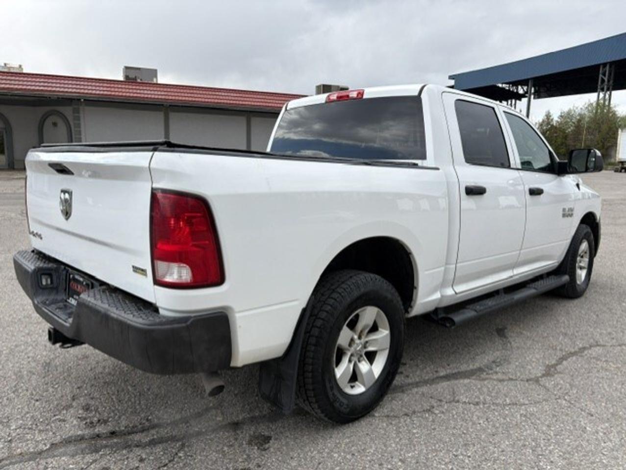 2017 RAM 1500 4X4 V6 CREW CAB-TONNEAU-CAMERA-REMOTE START! Photo