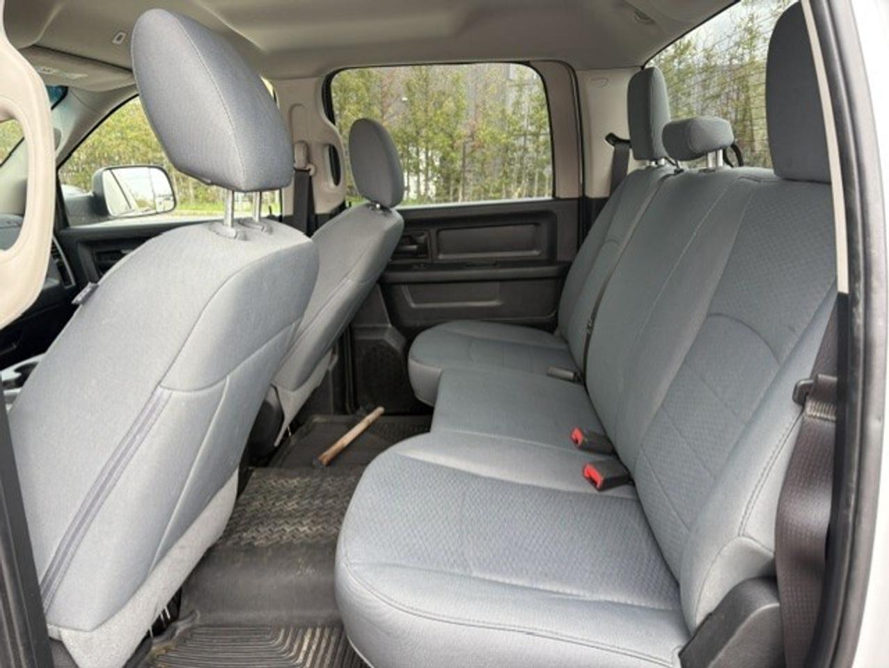 2017 RAM 1500 4X4 V6 CREW CAB-TONNEAU-CAMERA-REMOTE START! Photo
