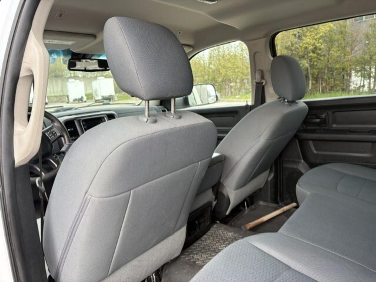 2017 RAM 1500 4X4 V6 CREW CAB-TONNEAU-CAMERA-REMOTE START! Photo