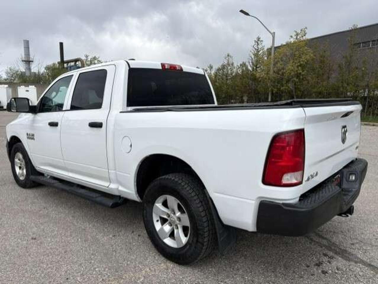 2017 RAM 1500 4X4 V6 CREW CAB-TONNEAU-CAMERA-REMOTE START! Photo