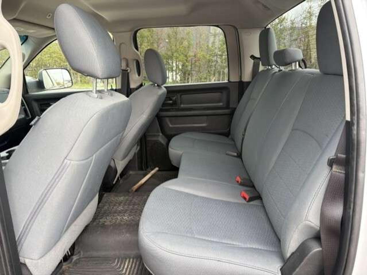 2017 RAM 1500 4X4 V6 CREW CAB-TONNEAU-CAMERA-REMOTE START! Photo