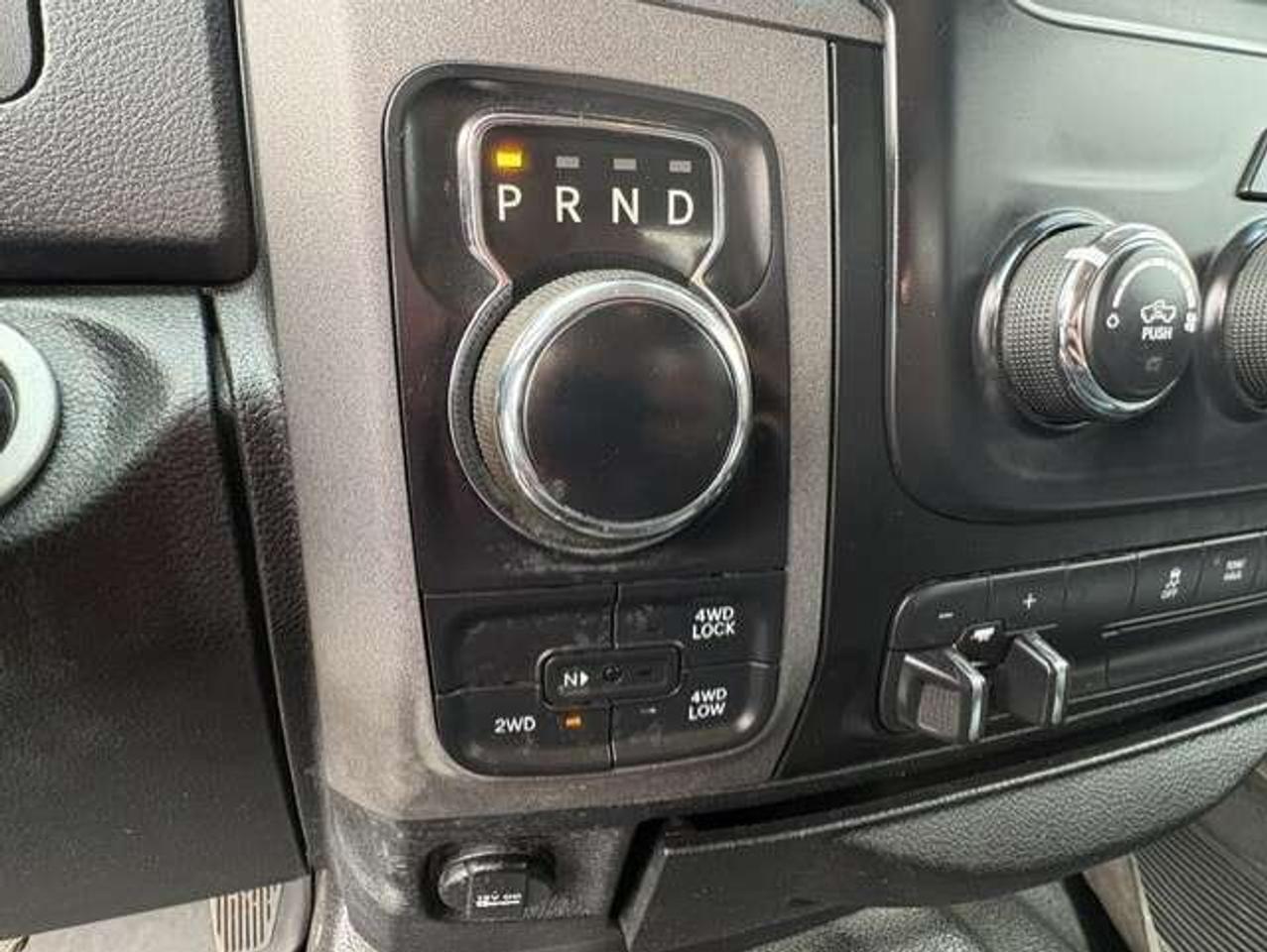 2017 RAM 1500 4X4 V6 CREW CAB-TONNEAU-CAMERA-REMOTE START! Photo